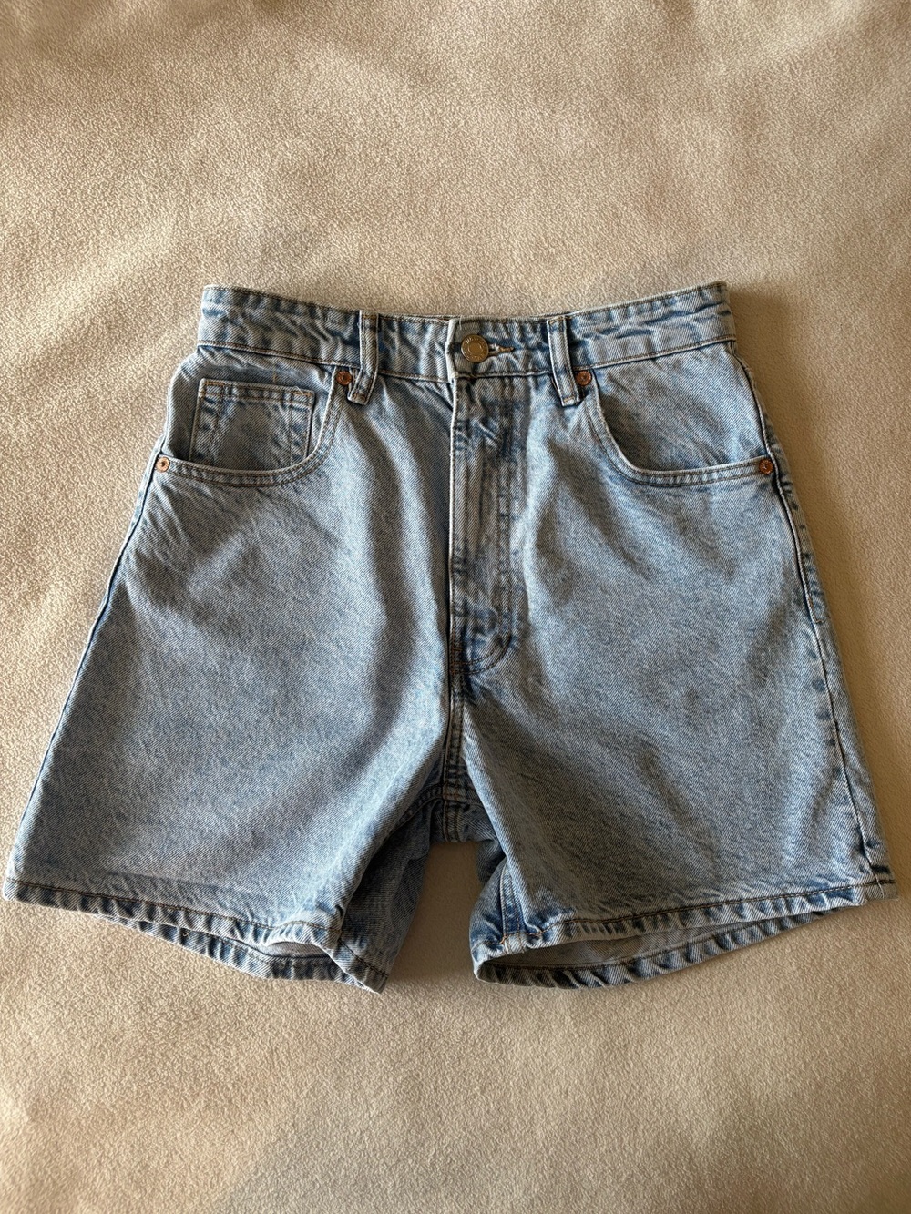 Zara Denim Shorts – Light Wash | High-Waisted | Women’s size 6